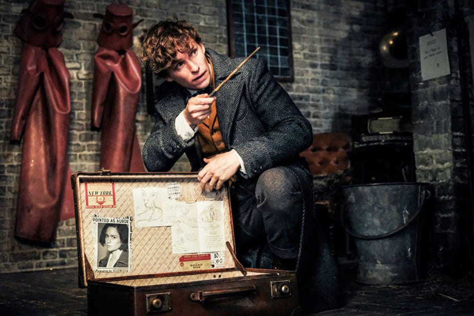 Newt Scamander (Eddie Redmayne) muss sich Gellert Grindelwald (Johnny Depp) entgegenstellen.
