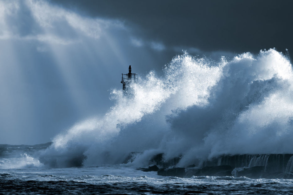 Experten befürchten nun heftige Tsunamis und haben eine Warnung herausgegeben. (Symbolbild)