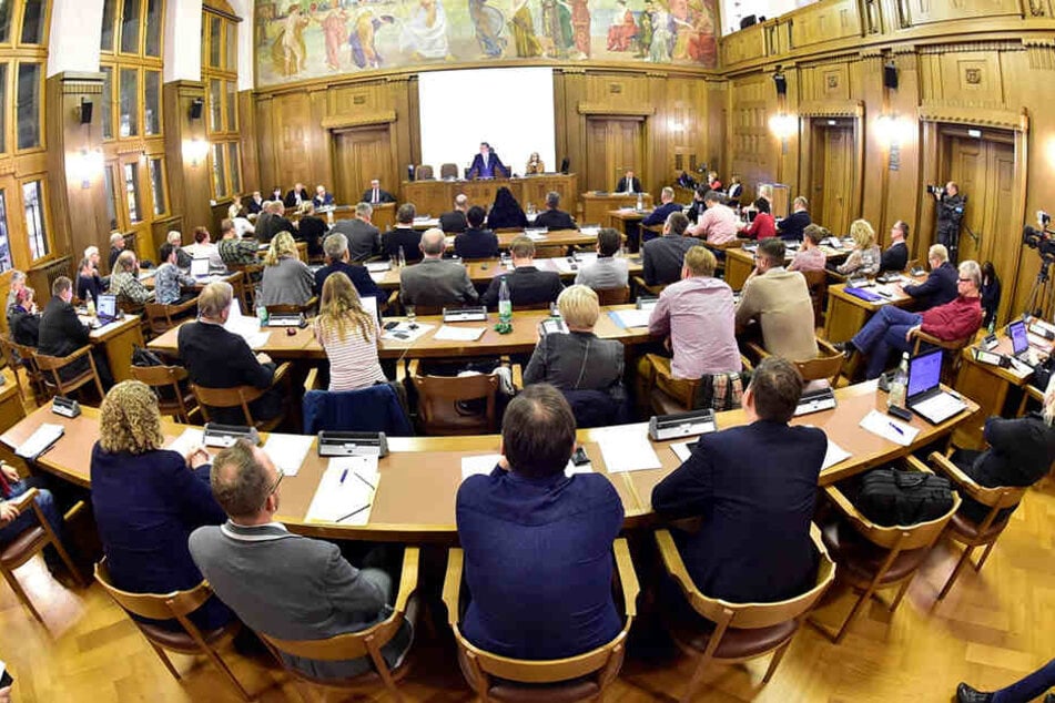Wieder kontroverse Debatte im Stadtrat. Letztlich stand die Mehrheit. Der CFC kann 1,26 Millionen Euro auf der Habenseite verbuchen.