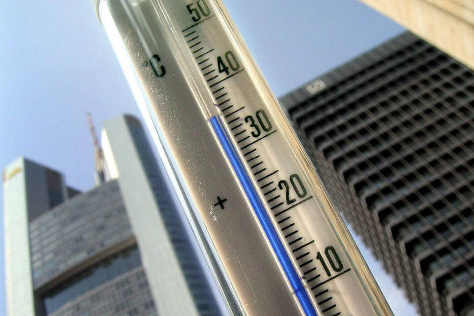 Die Temperaturen steigen vor allem in der Innenstadt. Schuld sind fehlende Grünanlagen und zu viele Anwohner. (Symbolbild)