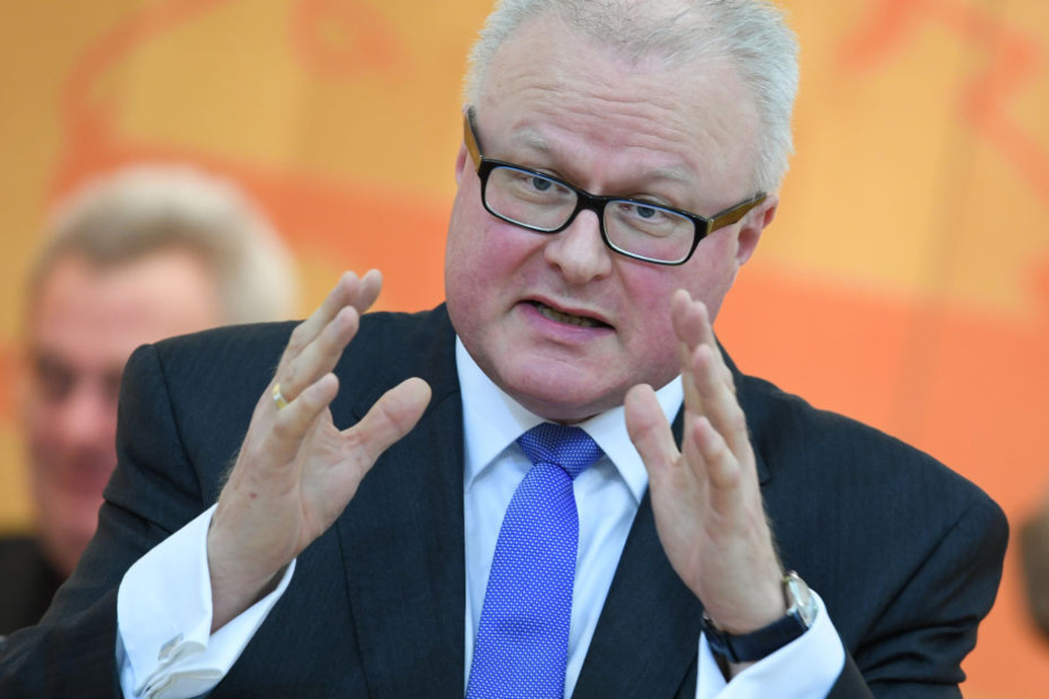 Am Freitag stellte Finanzminister Thomas Schäfer die exakten Zahlen vor.