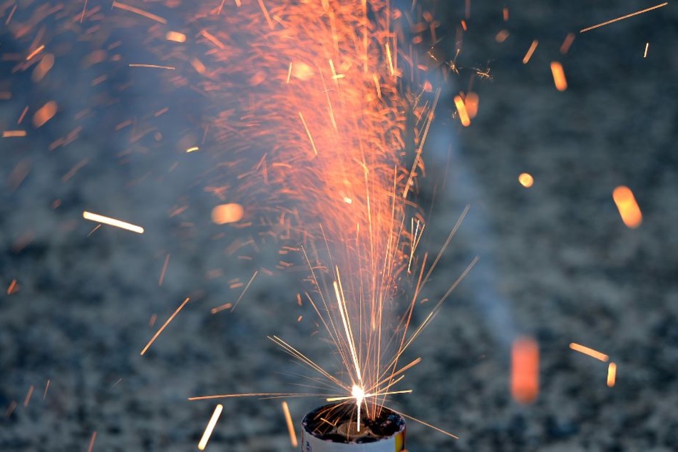 In der Silvesternacht hielt das Mädchen mit ihrer Familie an der Feuerwache. (Symbolbild)