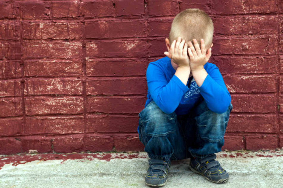 Mit sechs Jahren wurde der kleine Junge erstmals von seinem Adoptivvater vergewaltigt. (Symbolbild)