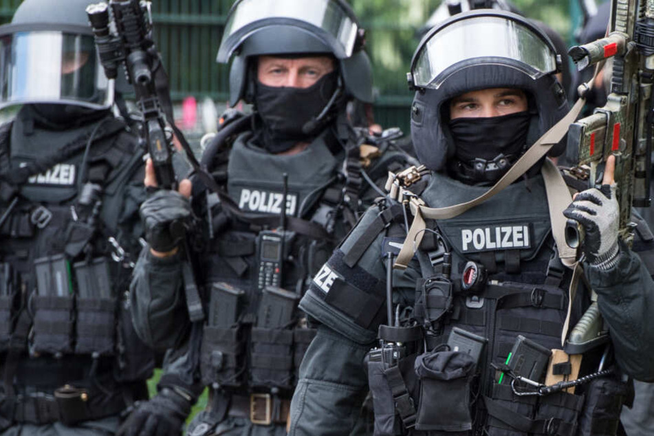 Ein Spezialeinsatzkommando stürmte die Wohnung des Verdächtigen.