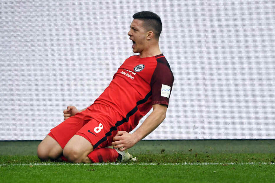 Luka Jovic war mit seinem verwandelten Elfmeter in der neunten Minute der Nachspielzeit der Matchwinner auf Schalke.