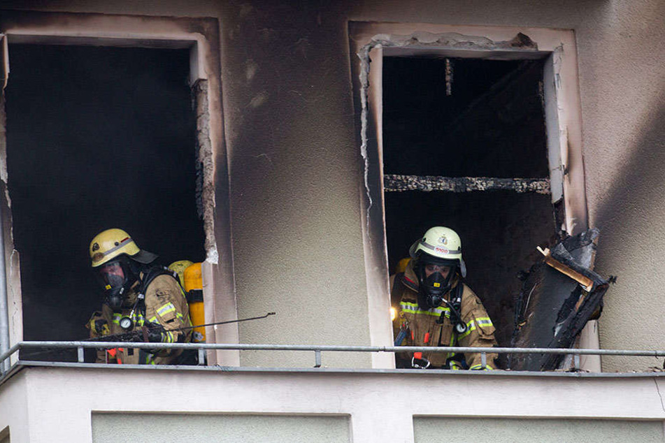 Nach einem Wohnungsbrand in Neu-Hohenschönhausen schwebt ein Mann in Lebensgefahr. (Symbolbild)