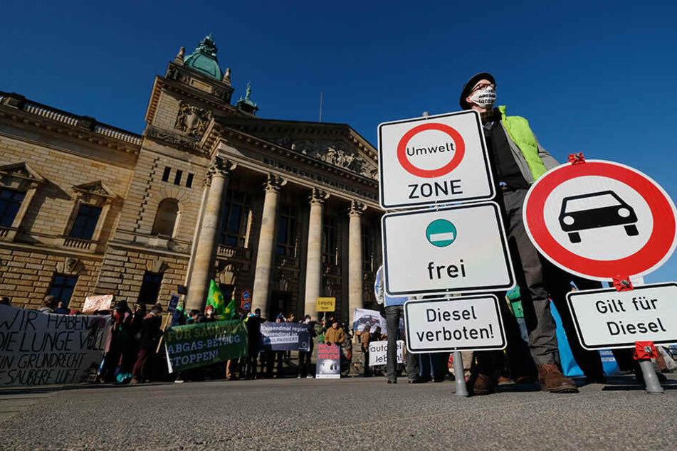 Umweltaktivisten am Donnerstag vor dem Bundesverwaltungsgericht. Sie hoffen auf ein Diesel-Fahrverbot.
