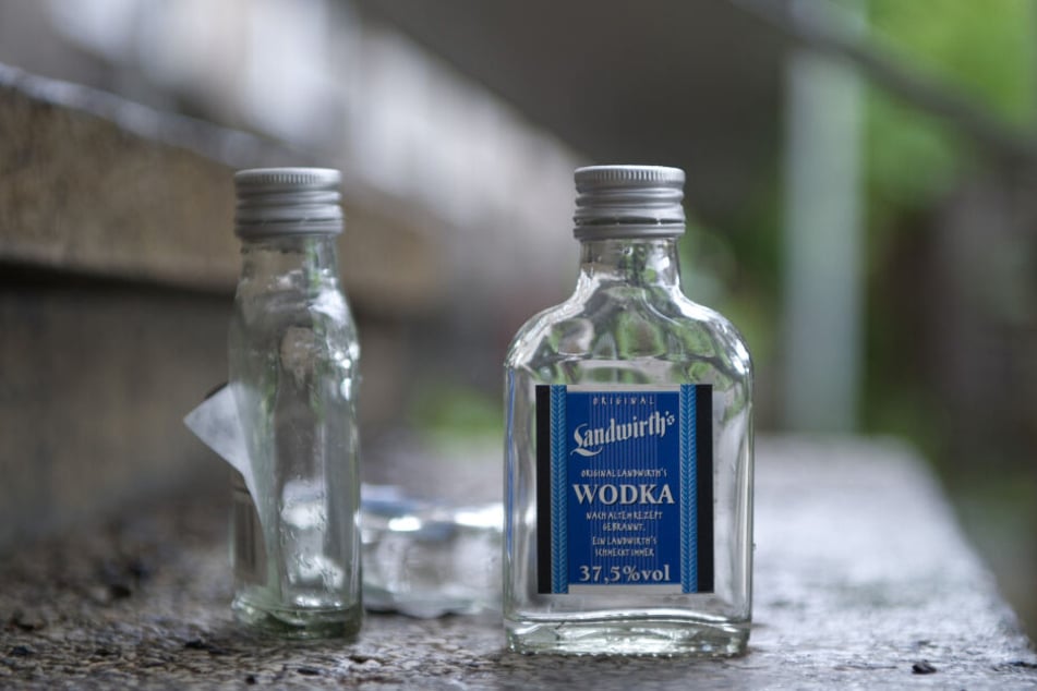 Zunächst saßen mehrere Männer friedlich zusammen und tranken Wodka, dann eskalierte die Situation (Symbolbild).