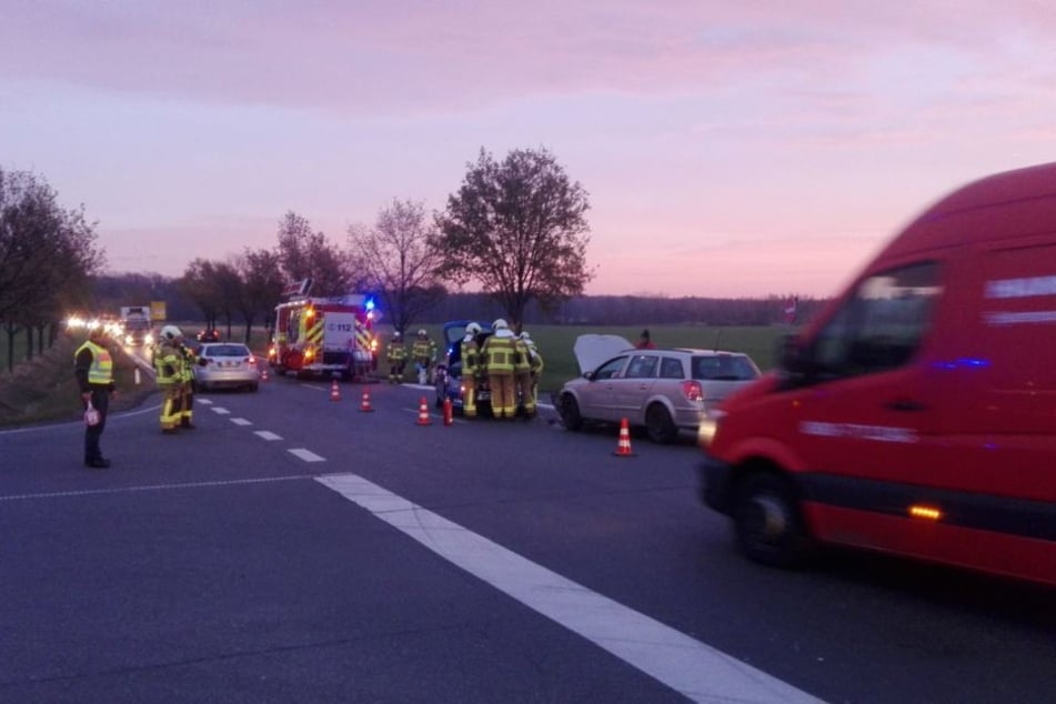 Auf der B107 zwischen Grimma und Trebsen geht am Freitagmorgen gar nichts mehr. Der Unfall führt zum Rückstau auf der A14.