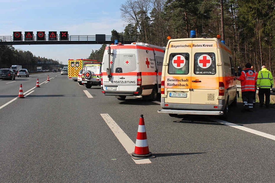 18 Personen konnten vor Ort behandelt werden. Vier Verletzte mussten allerdings ins Krankenhaus gebracht werden.