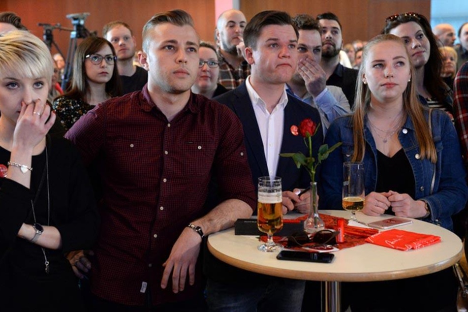Angespannte Mienen bei der SPD vor der ersten Hochrechnung.