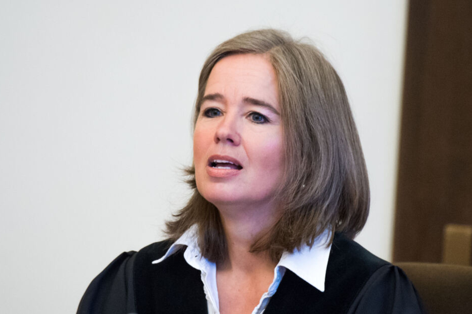 Richterin Anne Meier-Göring stellte den Anklagten in ihrer Befragung zur Rede.
