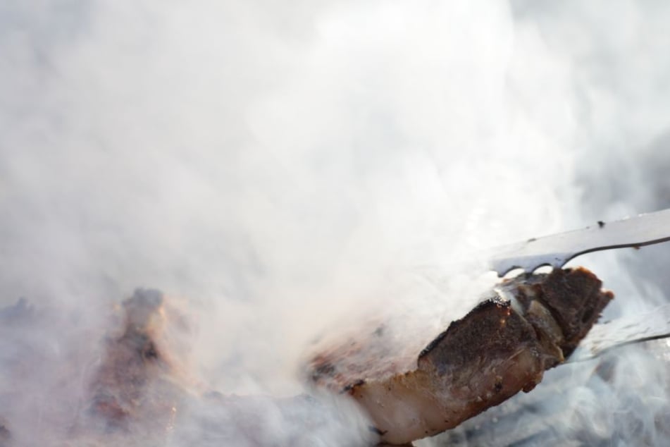Der Mann (41) legte das Steak ohne Pfanne direkt auf die Herdplatte (Symbolbild).