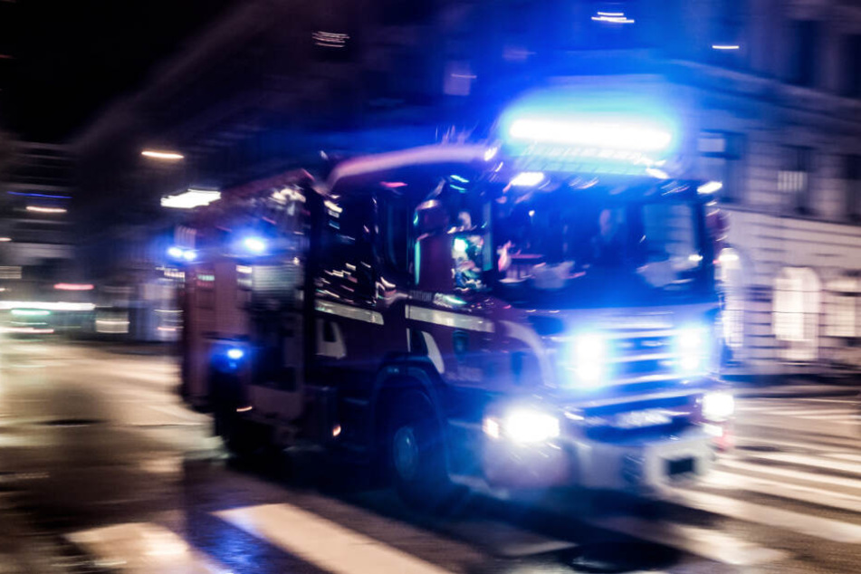 Spezialkräfte der Feuerwehr konnten inzwischen beide Männer retten. (Symbolbild)