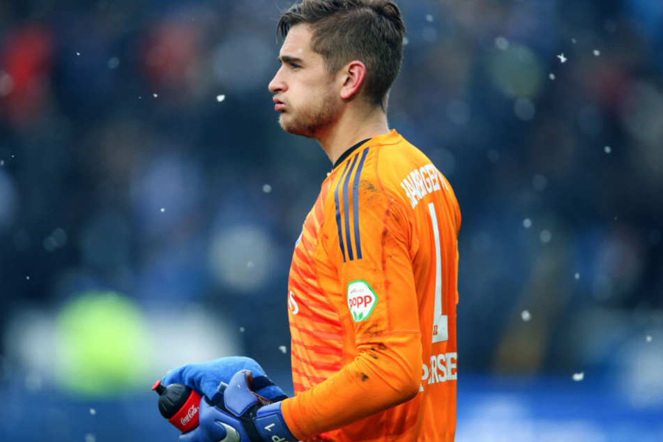 Julian Pollersbeck steht beim HSV derzeit selten im Tor. (Archivbild)