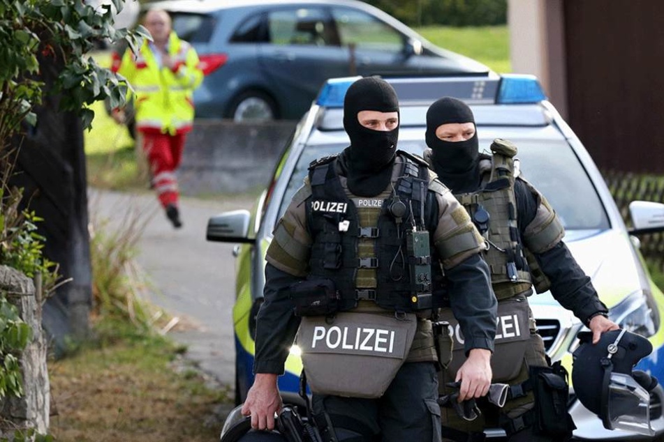Das SEK durchsuchte in Cottbus mehrere Wohnungen und Geschäftsräume (Symbolbild).
