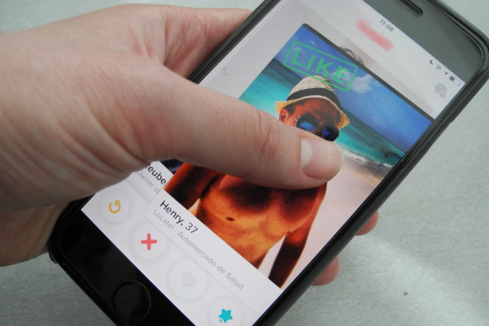 Über eine Dating-App hatten sich der Mann und die junge Frau verabredet. (Symbolfoto)