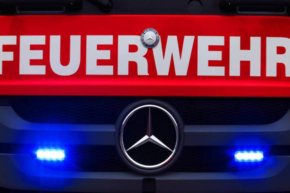 Zehn Stunden lang löschte die Feuerwehr den Brand am Pelizaeus-Gymnasium.