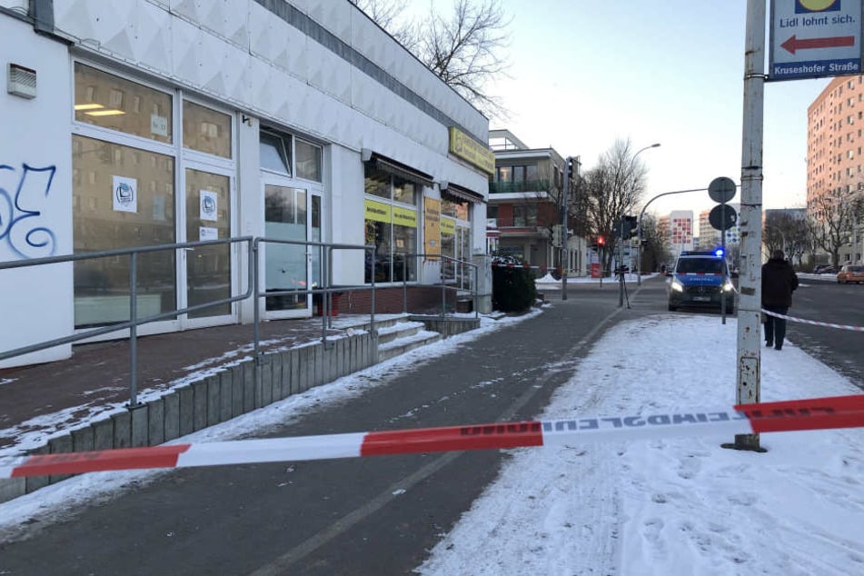 Bei einem Polizeieinsatz in Neubrandenburg ist ein Einbrecher angeschossen worden und an den Verletzungen später gestorben.