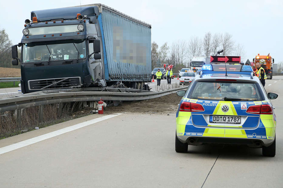 Auf der A14 platze einem Lkw am Mittwochmittag ein Reifen.