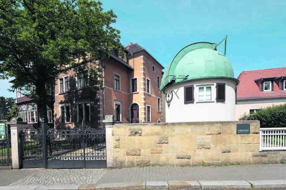 Auf dem Weißen Hirsch an der Plattleite stehen die berühmte Sternwarte und
die Villa des Forschers.