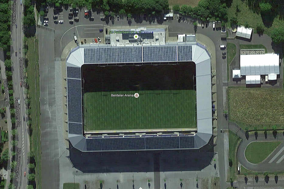 Die Benteler Arena fasst insgesamt 15.000 Menschen. Zur Begrüßung der Erstsemester waren rund 1500 anwesend.