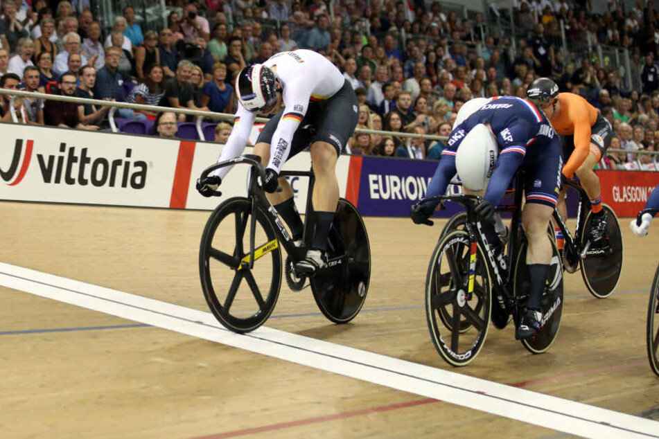 Am 7. August holte Stefan Bötticher mit diesem kraftvollen Tigersprung EM-Gold im Keirin und verwies Sébastien Vigier (r.) aus Frankreich auf Rang zwei.
