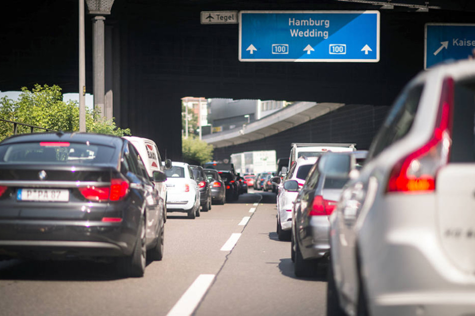 Mitten im Berufsverkehr kam es am Mittwoch wegen des Unfalls zum Stau.
