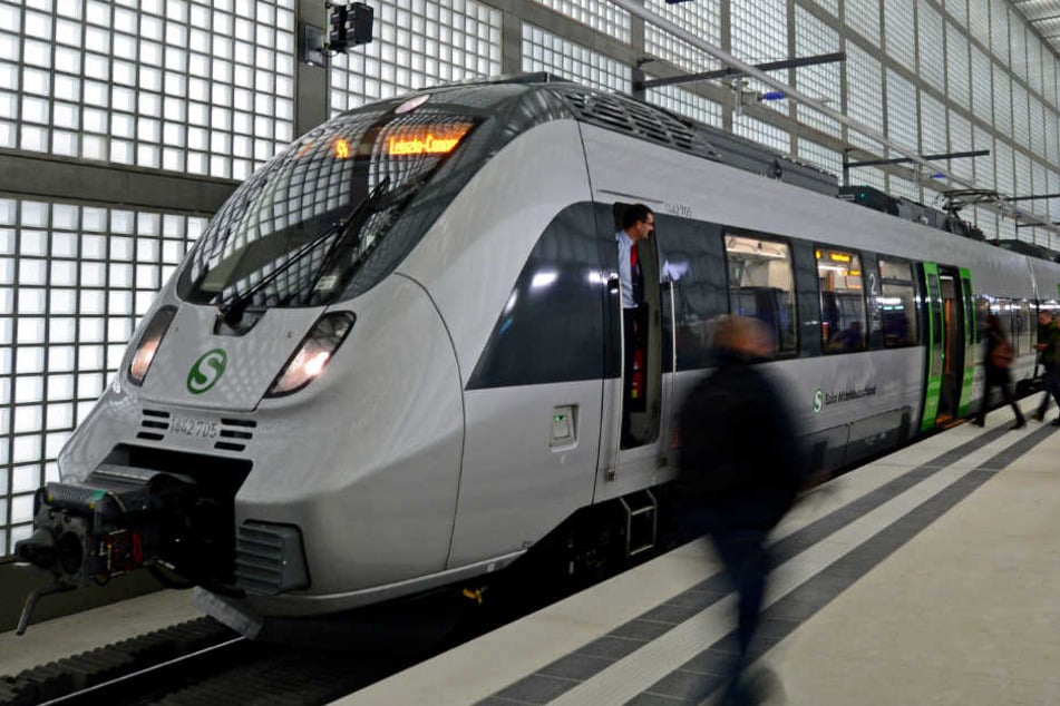 Ist kein Platz mehr in der Bahn, müssen die Drahtesel draußen bleiben.