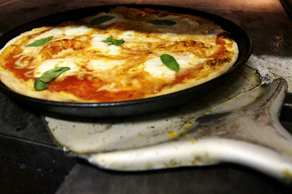 Selbst ist der Konsument! Macht Euch lieber selbst 'ne Pizza - da kommen nur wenige Zusatzstoffe zusammen.