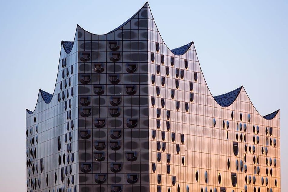 Die gewölbten Fassaden-Elemente an der Elbphilharmonie wurden von Chemnitzer
Kunststoff-Experten gefertigt.