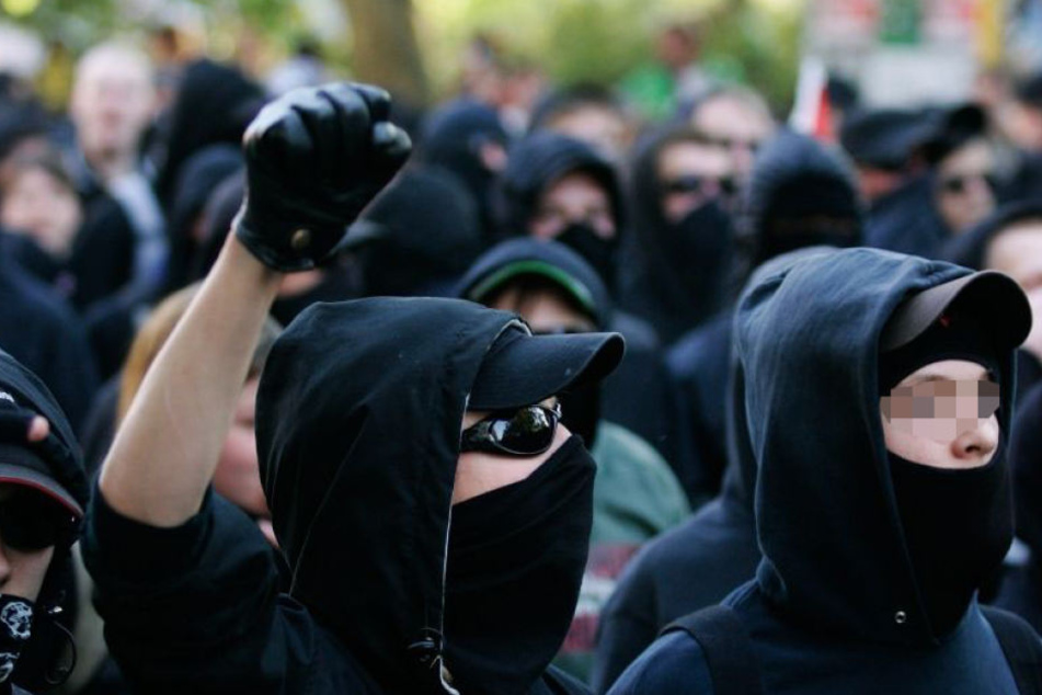 Linke Vermummte haben in Nienburg (Niedersachsen) einen Diskussionsabend mit einem AfD-Politiker gestürmt (Symbolbild).