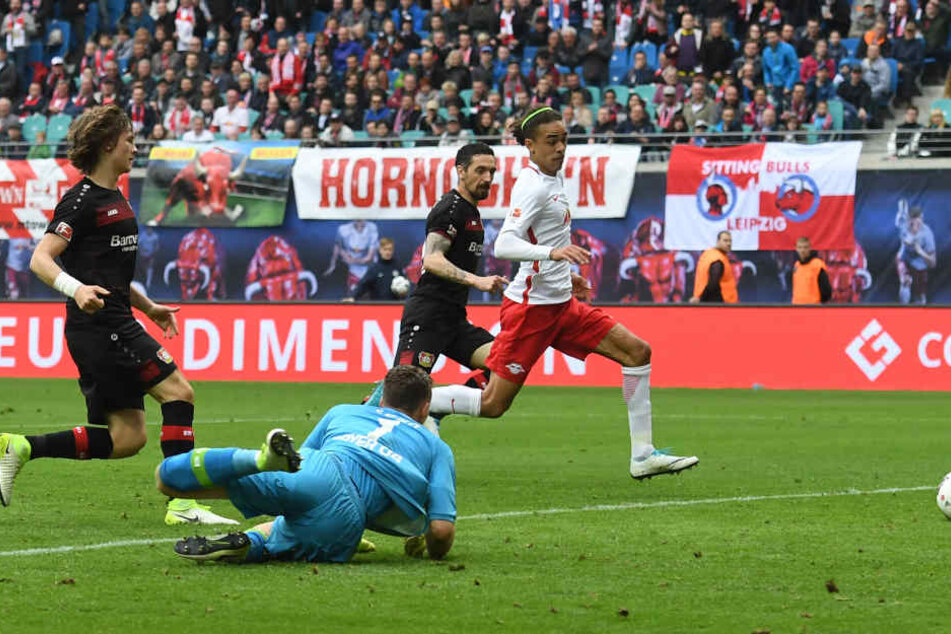 Yussuf Poulsen (r.) erzielte letzte Saison das 1:0 gegen die Werkself in der 93. Minute.