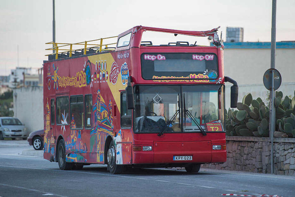 Bei dem Unfall des Cabrio-Doppeldeckerbus sind zwei Touristen ums Leben gekommen.