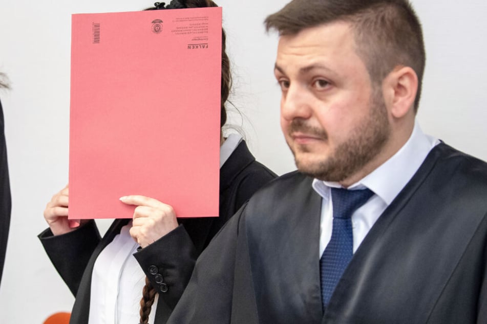 In München muss sich eine 28 Jahre alte Frau vor Gericht verantworten.