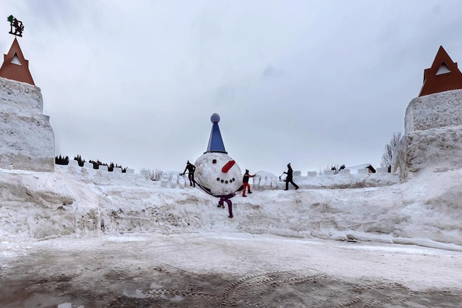Dieses Jahr bekommt Schneemann Sapparino I. sogar ein Schloss.