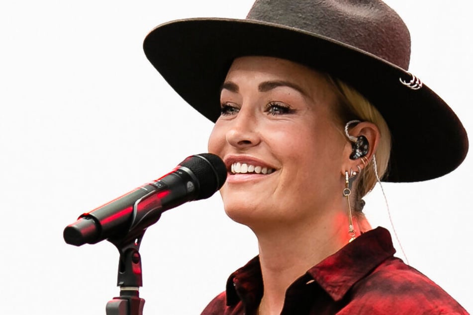 Sarah Conner (39) spielte fünf Songs in Kiel und besuchte all jene Orte, an denen sie damals gesessen und gebetet hatte, "dass die Operation gut verläuft".