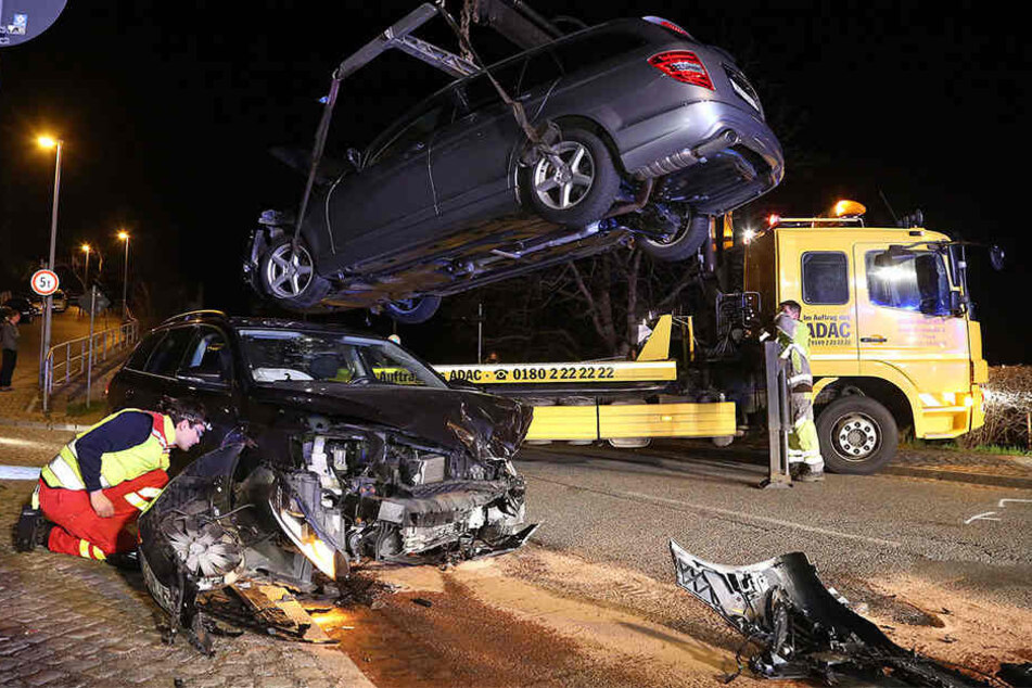Bei dem Crash erlitten beide Fahrzeuge Totalschaden.
