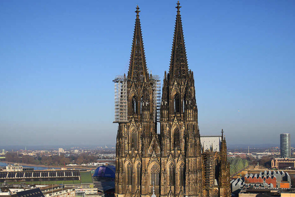 Die Polizei nahm drei Kletterer fest, die am Kölner Dom auf Beutezug gingen.