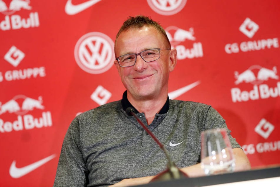 Neuer Anlauf als Übergangstrainer bei RB Leipzig: Sportdirektor Ralf Rangnick (60) wird die Mannschaft für ein Jahr coachen.