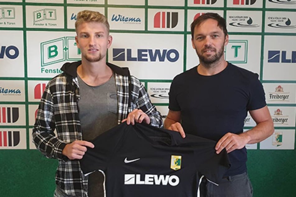 Leo Felgenträger (19) hat einen Einjahresvertrag bei Chemie Leipzig unterschrieben.