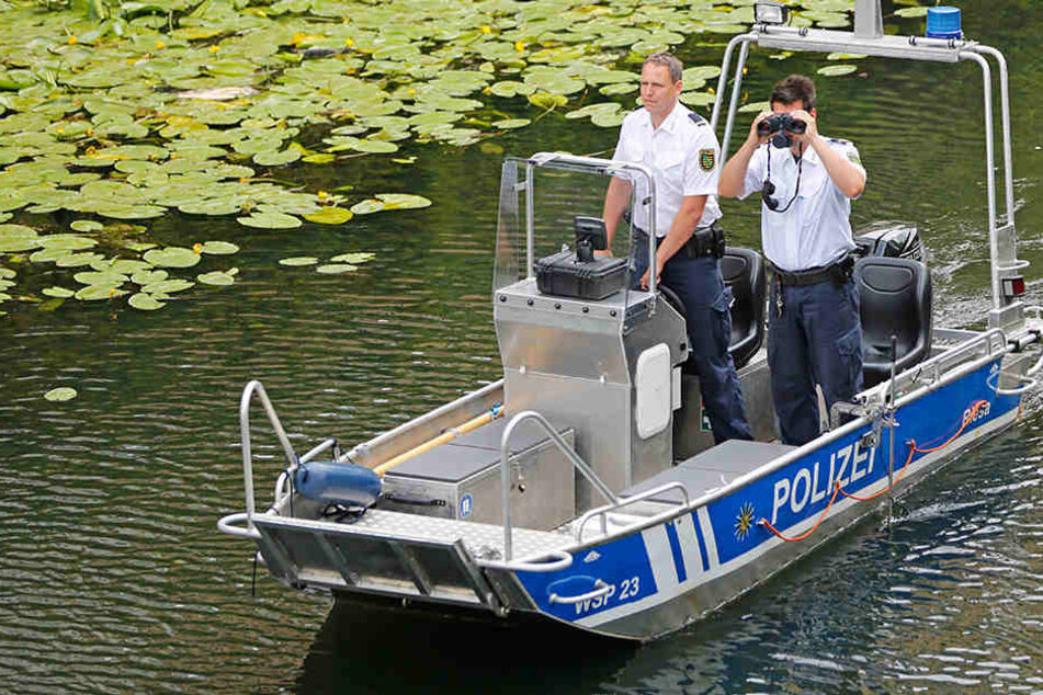 Die Polizei suchte mit Tauchern nach der Leiche.
