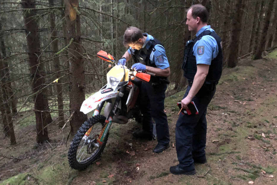 Bei Hildburghausen kam ein 21-Jähriger mit seiner Crossmaschine ums Leben.
