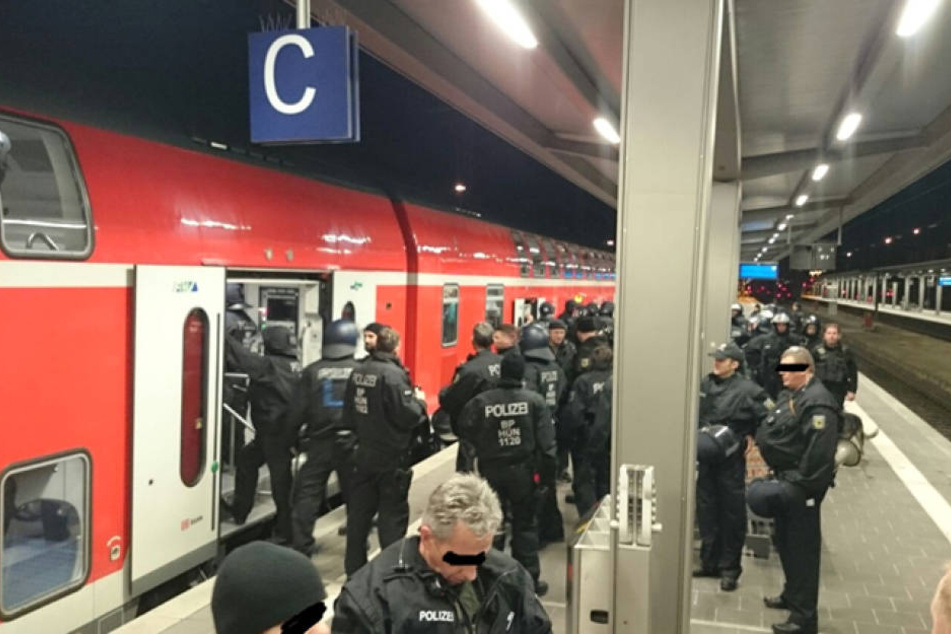 Bereits im vergangenen Jahr verabredeten sich Fans von Rostock und Frankfurt am Bahnhof Frankfurt-Niederrad zu einer Prügelei.