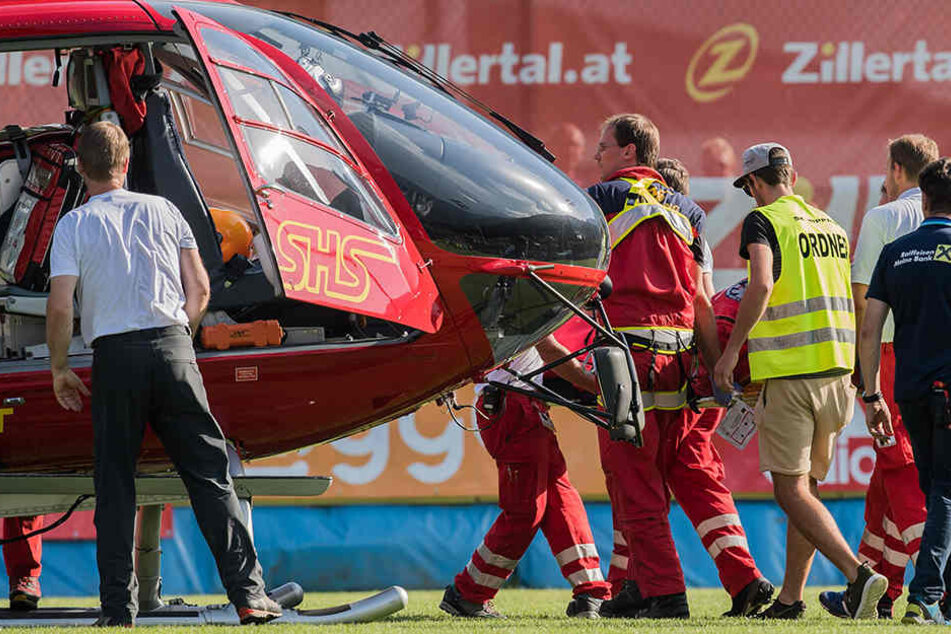 Mit einem Hubschrauber wurde Abdelhak Nouri (20) ins Krankenhaus geflogen.