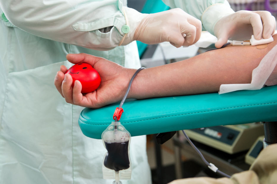 Bei einer Blutspende werden dir 500 Milliliter Blut abgenommen.