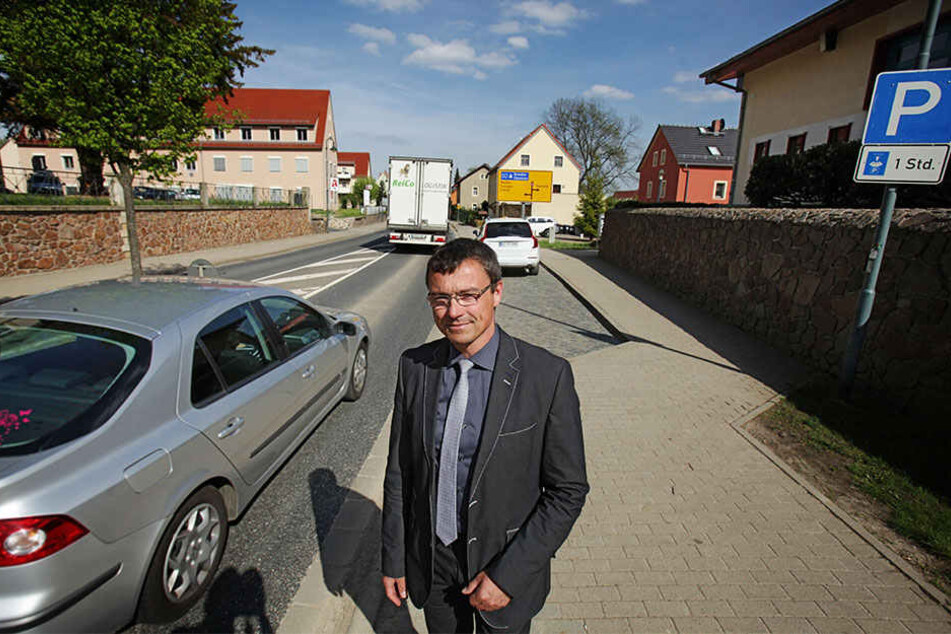Bürgermeister Ralf Rother (47, CDU) will um jeden Preis verhindern, dass sich wieder Autokolonnen durch Wilsdruff quälen.
