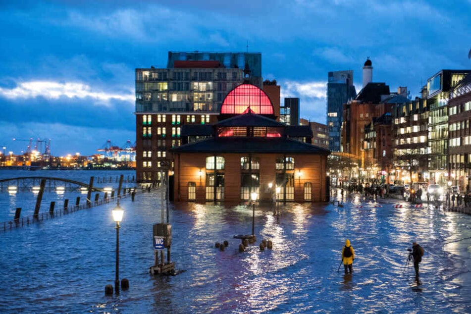 Der Fischmarkt in Hamburg soll vermutlich durch Flut und Sturm überflutet werden.