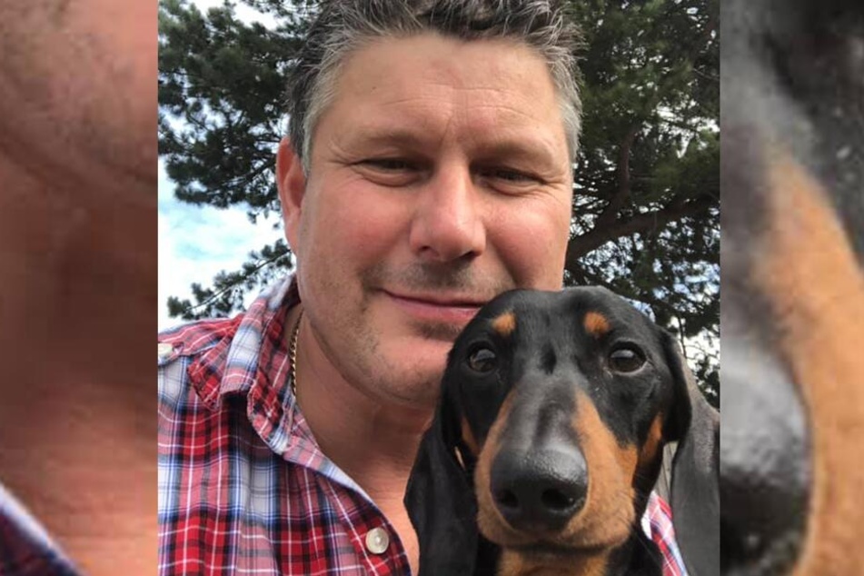 Martin Snell (46) mit seinem Dackel Dukey.