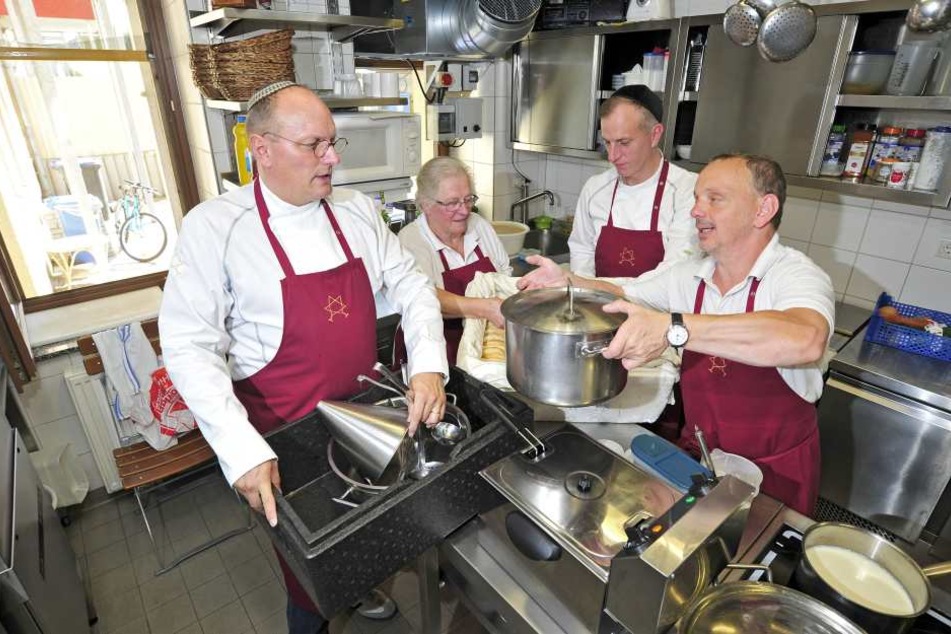 In Chemnitz betreibt Gastronom Uwe Dziuballa (51) das Restaurant "Schalom".